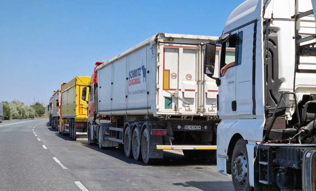 Ministerul Finanţelor ajustează ajutorul de stat pentru transportatori / Restituirea accizei pentru motorină ajunge la 43 bani/litru