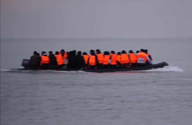 Frontex trimite nave în Canalul Mânecii pentru operațiuni de căutare și salvare a migranților, după întâlnirea dintre liderii Franței și Marii Britanii