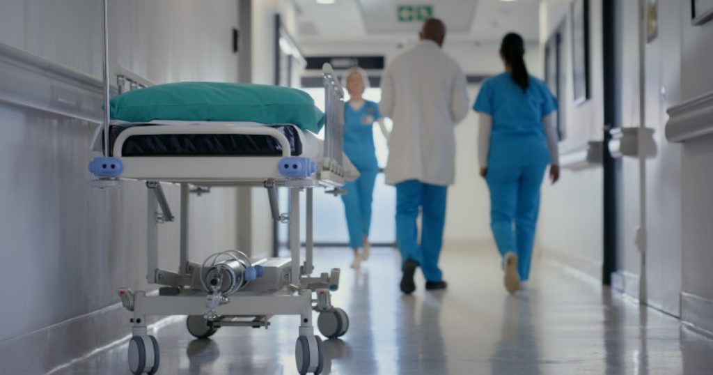 O adolescentă din Gorj a murit imediat după ce a ajuns la spital. Ea ar fi fost tratată acasă pentru pneumonie