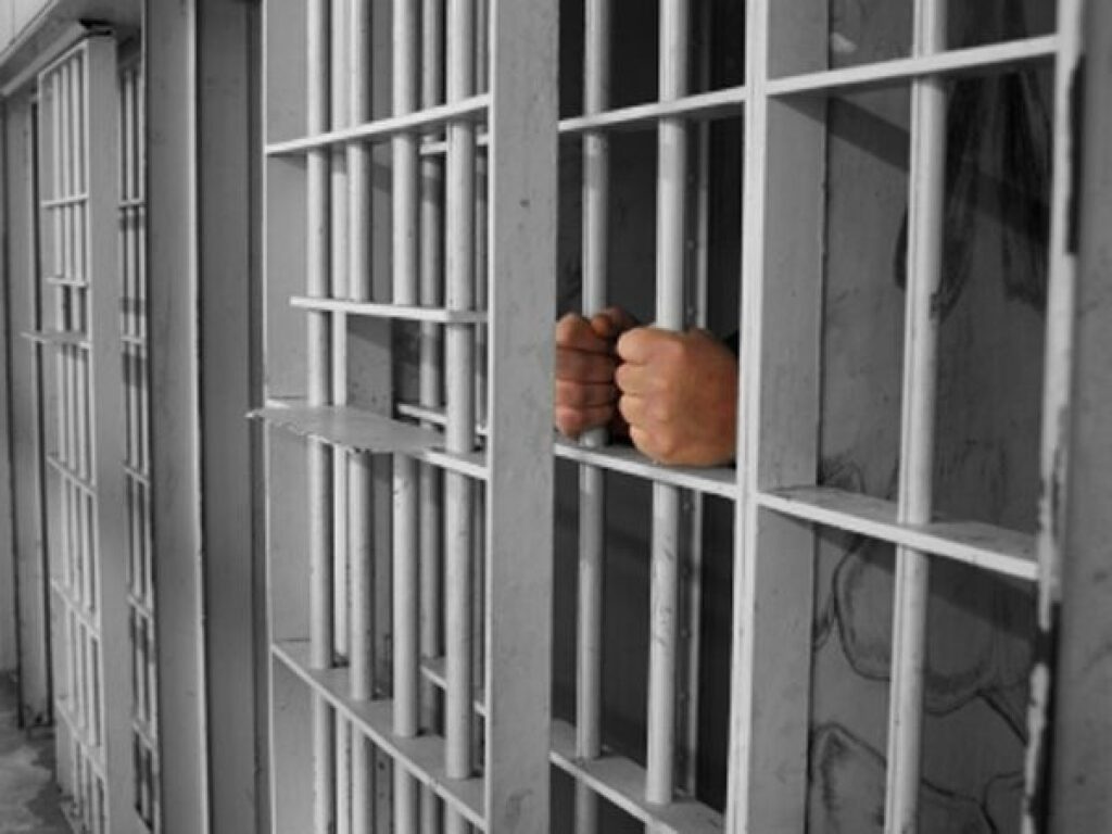 Mandate de arestare executate la Brașov: Traficanți de droguri, închiși