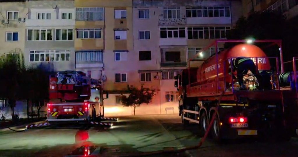 Incendiu în orașul Balș. 52 de persoane au fost evacuate. Mai multe echipaje ale ISU Olt acționează