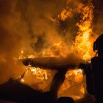 Suceava - Două persoane, găsite carbonizate într-o maşină care a luat foc după ce a lovit un cap de pod - FOTO