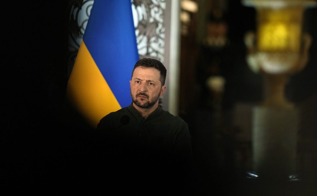 Zelenski acuză Rusia că atacă aeroporturi din Ucraina înaintea vizitei celor doi emisari americani: „Drone Shahed ruso-iraniene ca răspuns la diplomaţia americană”