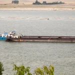 Navă cargo eșuată în apropiere de Ruse, în condițiile în care nivelul Dunării este scăzut