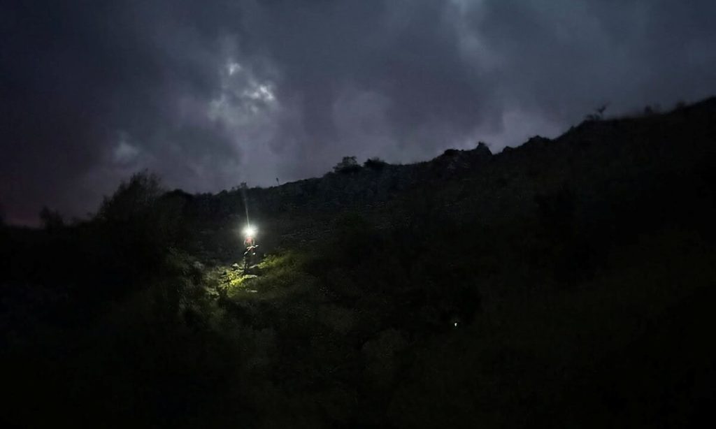 Doi turiști rămași blocați pe munte, la Piatra Secuiului, au fost recuperați de Salvamont Alba, sâmbătă seara