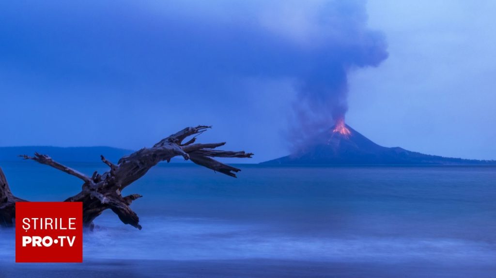Vulcanul Anak Krakatau a erupt. Peste 200 de zboruri suspendate în Indonezia