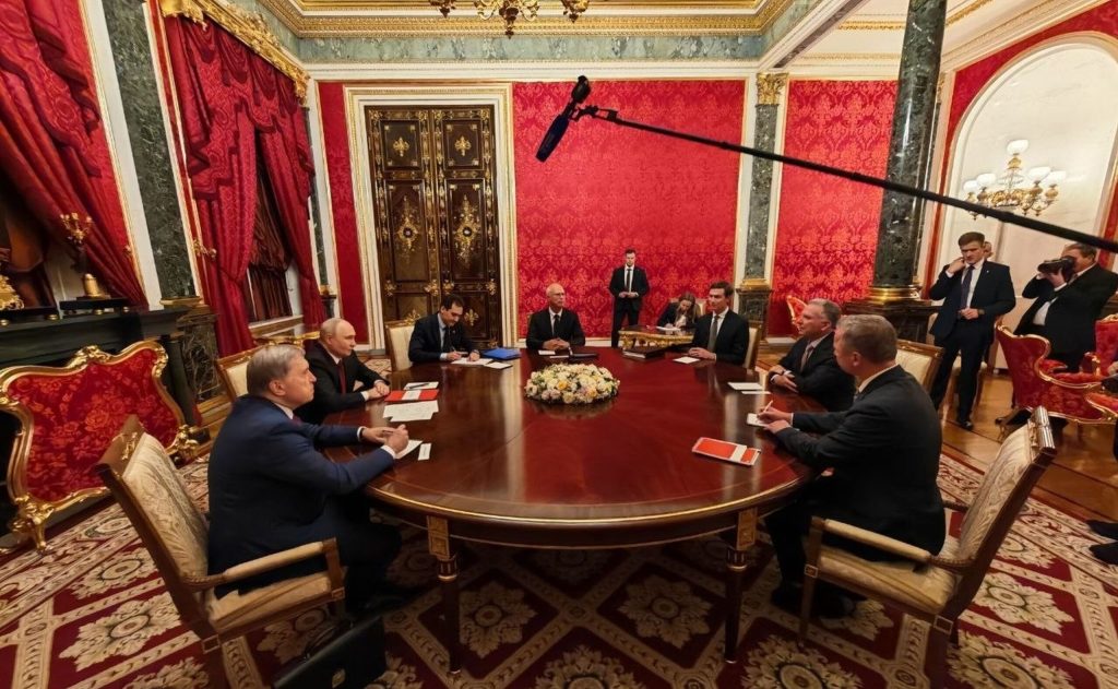 Putin i-a lăsat să aștepte, le-a vorbit despre pace și le-a promis afaceri. Ce au obținut emisarii lui Trump la Kremlin