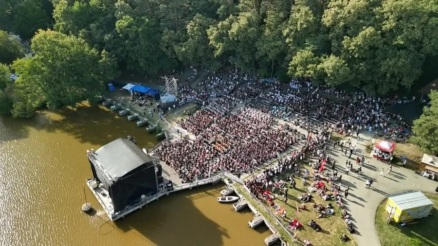 CRONICĂ DE FESTIVAL: Explozie de energie la Guitar Meeting: 1.200 de chitariști și un final cu Vița de Vie