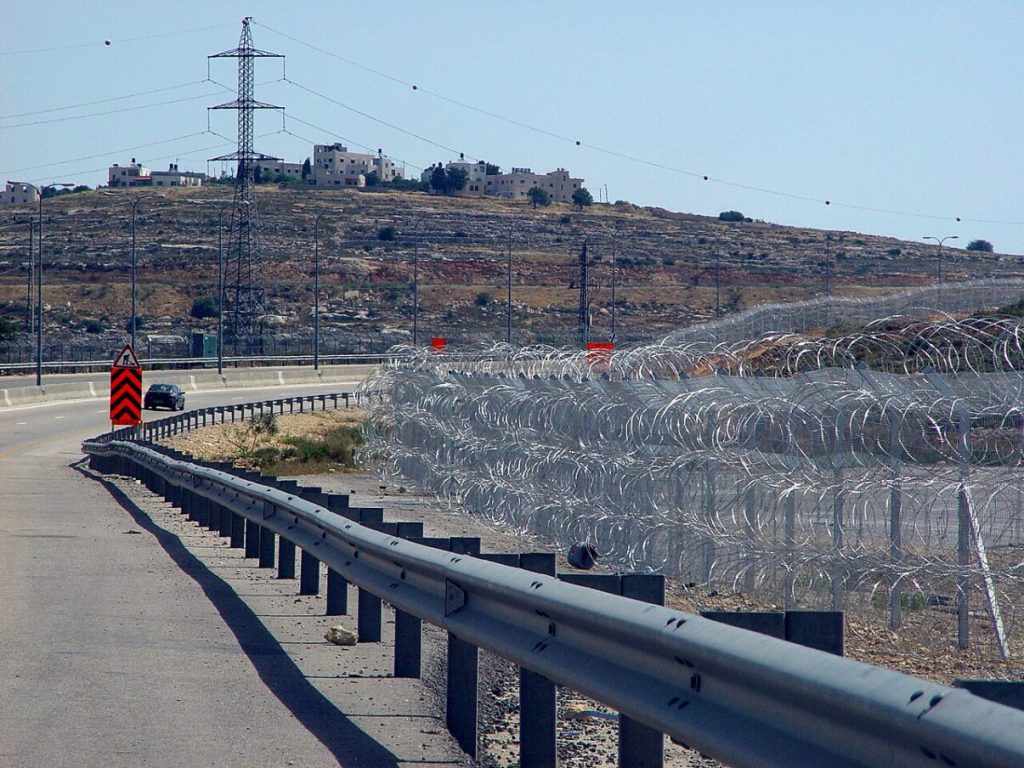 Sub presiunea SUA, Netanyahu ordonă desființarea așezărilor neautorizate ale coloniștilor israelieni din Cisiordania