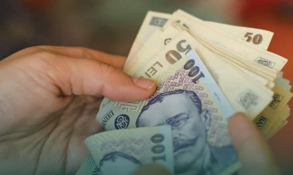 Când intră bursele școlare în anul 2026–2027, cine beneficiază și ce sume sunt prevăzute. Anunțul ministrului Educației