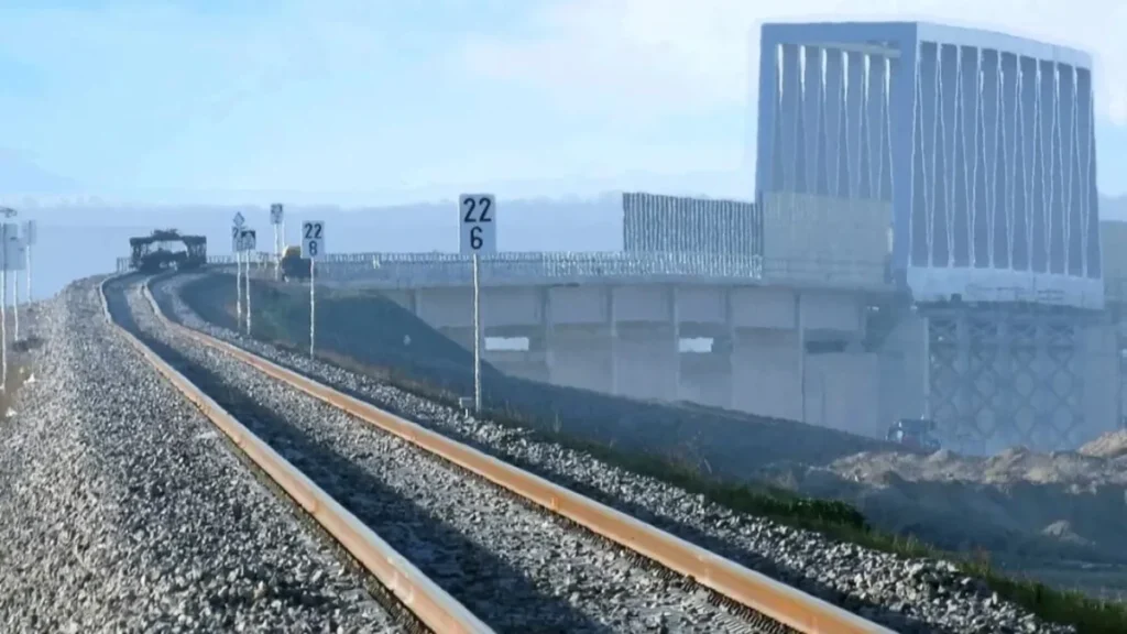 România închide timp de opt luni legătura feroviară cu Bulgaria pentru modernizarea liniei București – Giurgiu. Arcada Company și Alstom lucrează la electrificarea conexiunii cu Bulgaria / Pregătiri pentru viteze mai mari