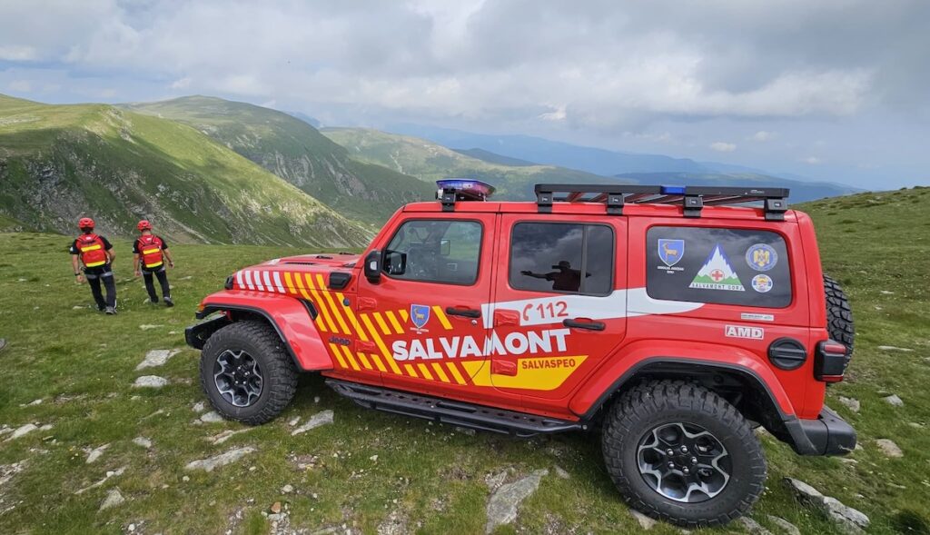Șase turiști suedezi, epuizați în Munții Făgăraș! Salvamontiștii argeșeni au intervenit pentru a-i ajuta pe creastă