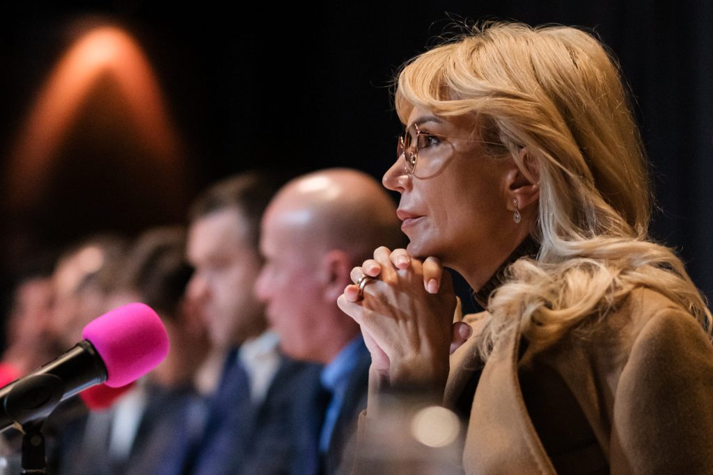 Raluca Turcan cere măsuri noi pentru copii: Telefoane interzise complet în timpul cursurilor și jocuri de noroc de la 21 de ani