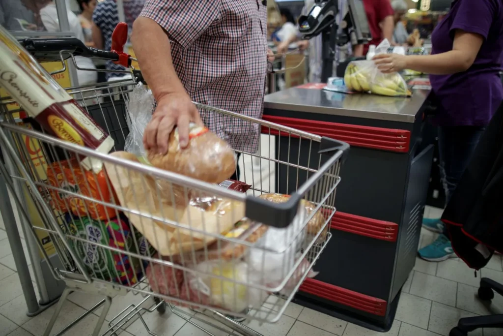 Singurul lucru care a ținut economia pe linia de plutire au fost banii europeni. Băncile își refac calculele și se pregătesc de recesiune