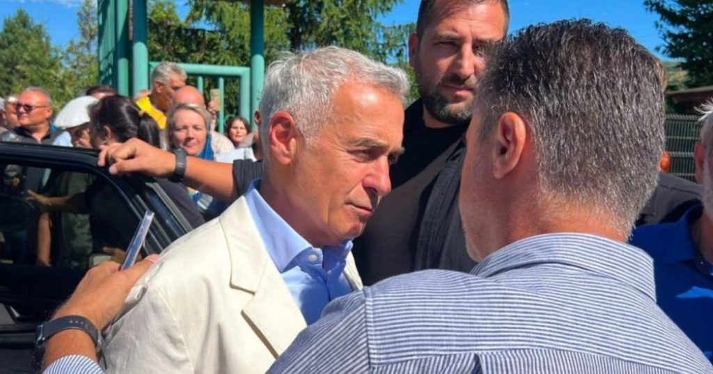 Călin Georgescu a fost întâmpinat de un fals preot la o mănăstire din Iași, în timpul turneului său politic din Moldova