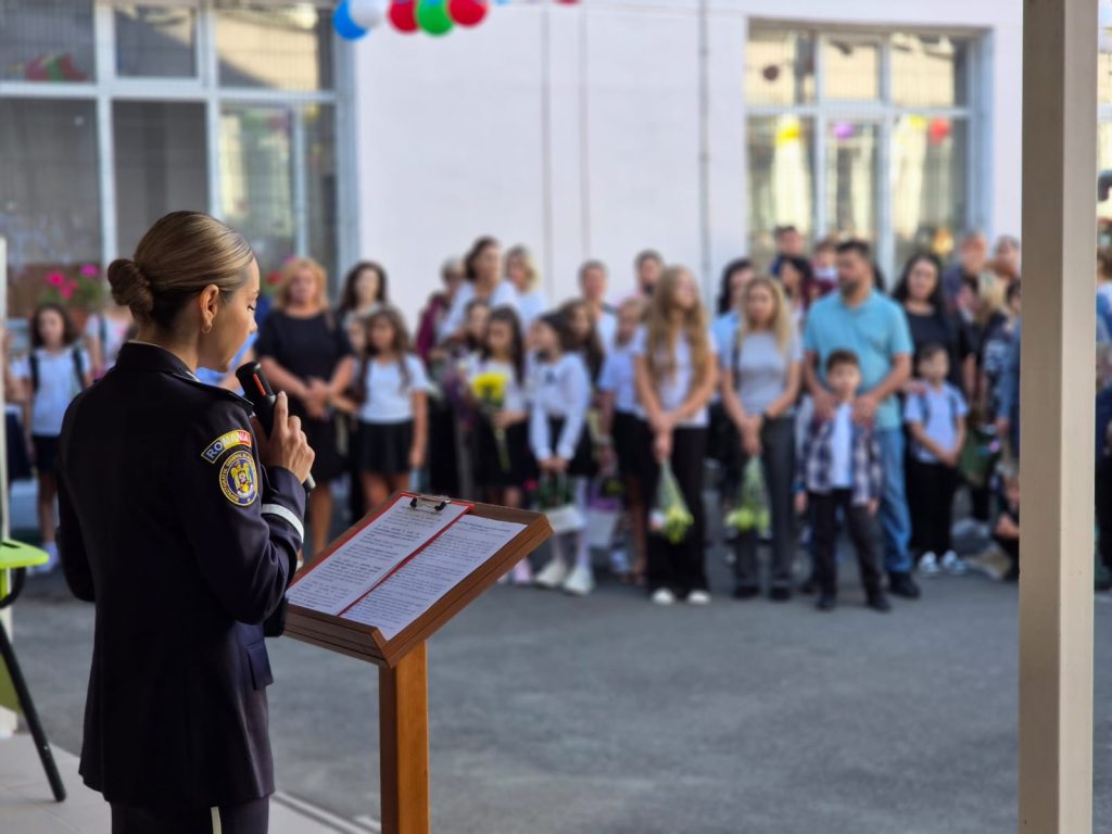 TULCEA: Polițiștii, alături de elevi, profesori și părinți, pentru un an școlar în siguranță