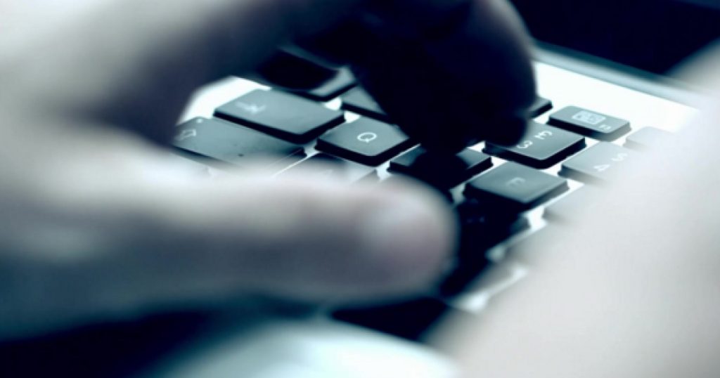 Înșelăciune cu oferte false de angajare: Hackerii pretind că sunt recrutori și trimit candidaților teste de evaluare