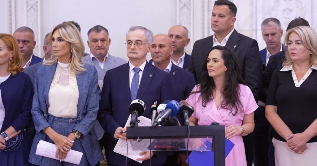 PNL și USR au semnat un acord de colaborare în Parlament. Reforma administrației și cea electorală, printre priorități