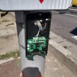 Acte de vandalism la Filiaşi, unde mai multe semafoare electrice de la trecerile pentru pietoni au fost distruse. Plângere penală depusă la Poliţie - FOTO