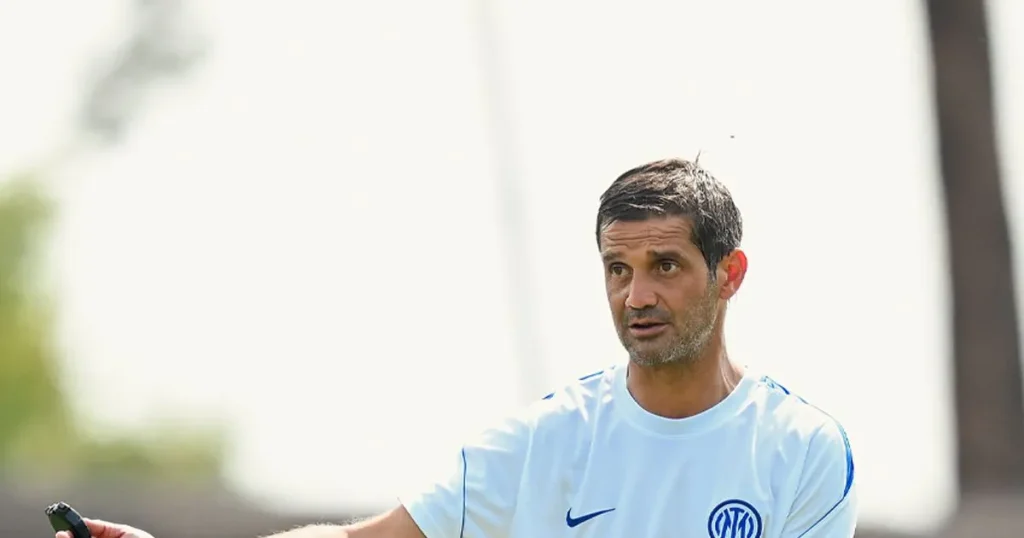 Chivu a făcut haz de necaz  Tehnicianul lui Inter a glumit pe seama  fazei controversate  cu Napoli » Jucătorii au izbucnit în râs