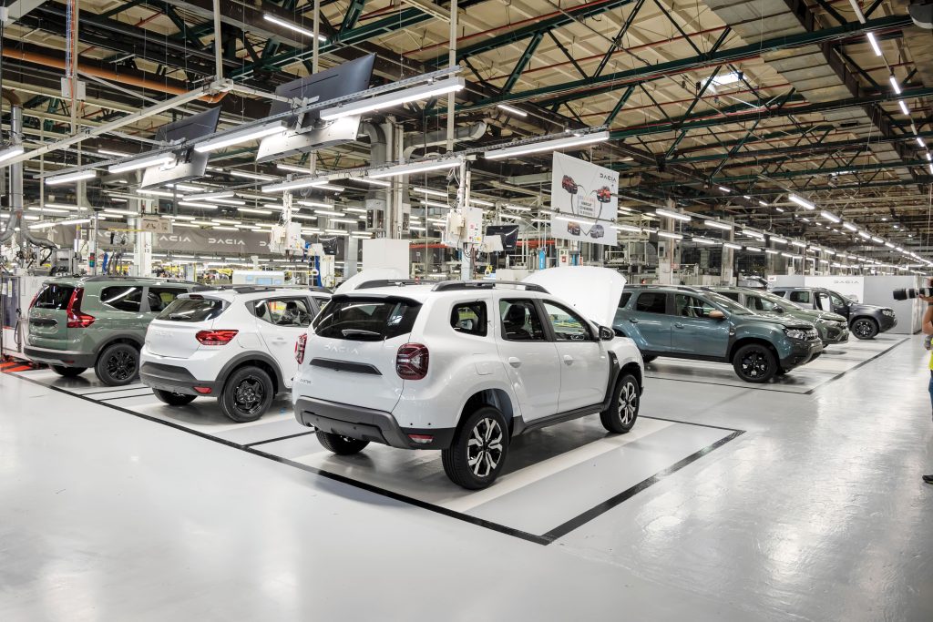 Scăderea producţiei de la Mioveni poate ajunge la Bistriţa, Zalău sau Lugoj într-un an în care tot mai mulţi taie locuri de muncă. Şase dintre cei mai mari furnizori ai Dacia au 23.000 de angajaţi şi afaceri de 24 mld. lei