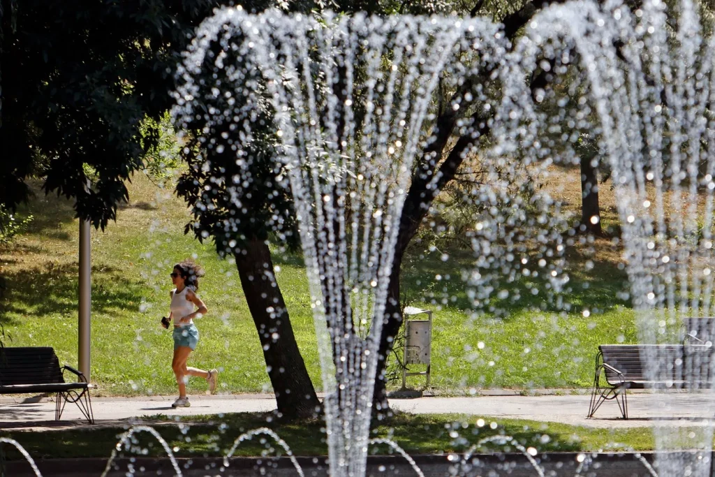 Alertă cod galben de caniculă în 10 județe. Până la cât urcă temperaturile / Prognoză și pentru București
