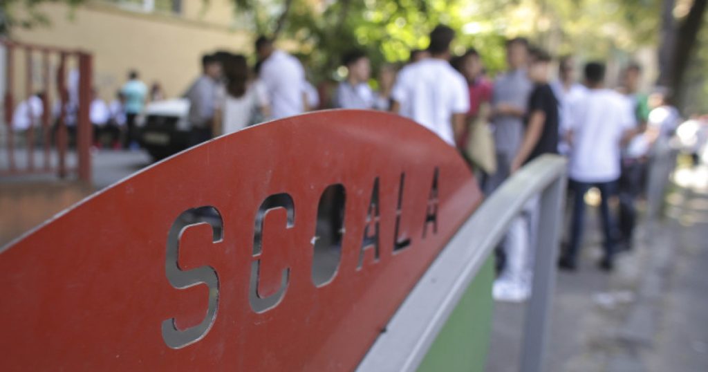 Eurostat: România este ţara din UE cu cel mai mare număr de elevi alocaţi unui profesor în învăţământul primar