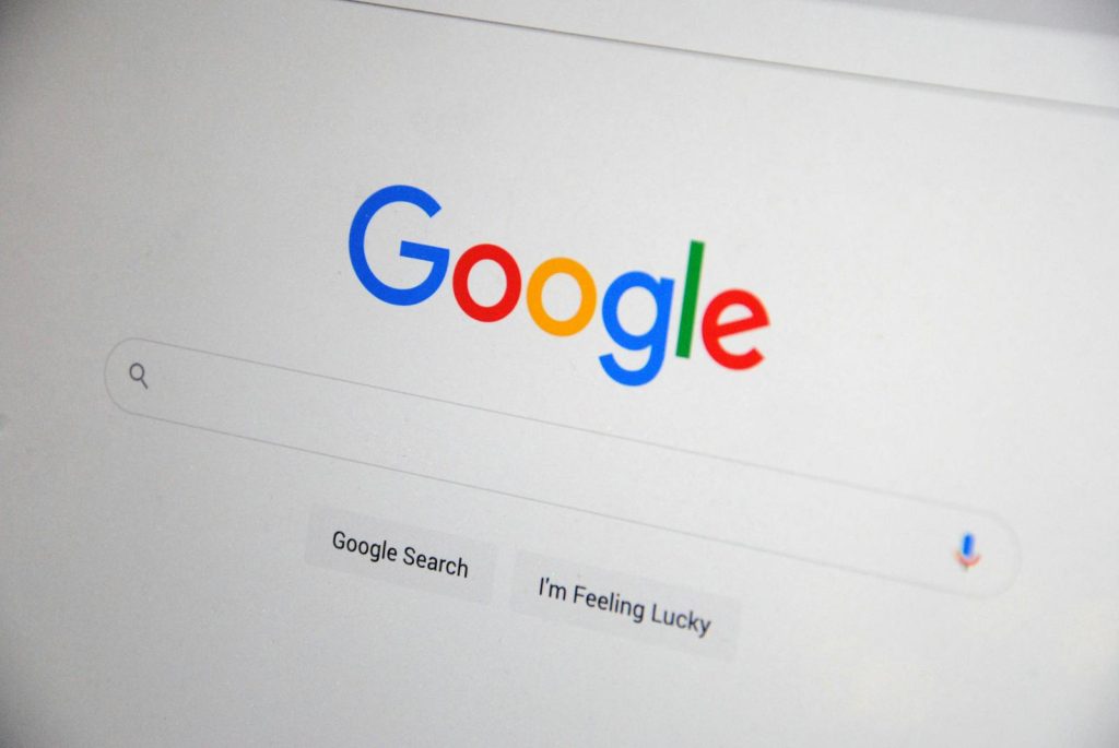 Google schimbă căutările pentru europeni / Utilizatorii din Europa vor găsi mai greu ceea ce caută, odată cu alinirea companiei la noua legislație europeană în domeniu