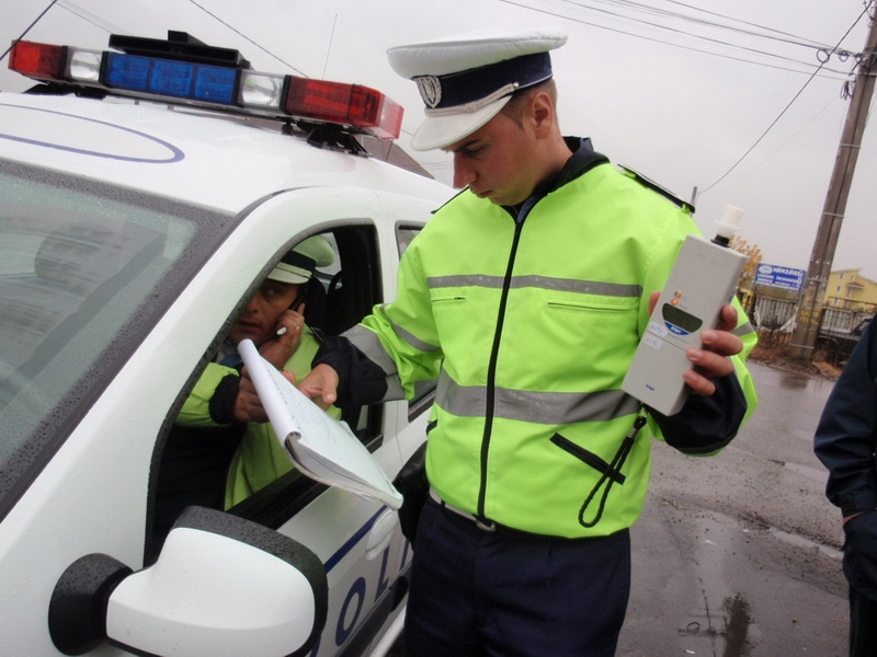 Șofer din Bradu, reținut după ce a fost prins cu peste 1 mg/l alcool în aerul expirat