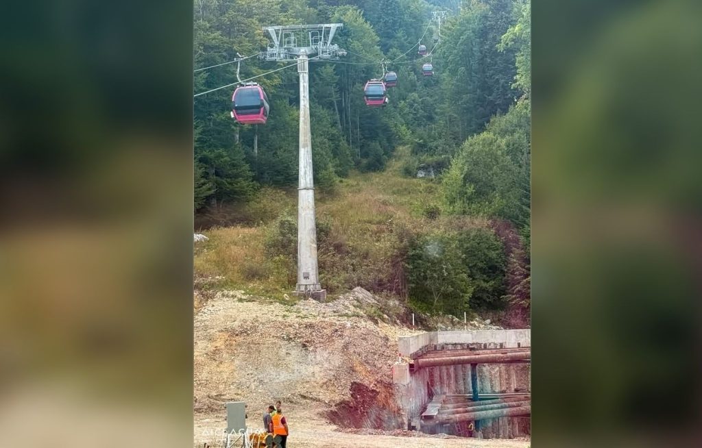 Telegondola din Sinaia a fost oprită de urgență. Un pilon s-a deplasat din cauza lucrărilor la un hotel