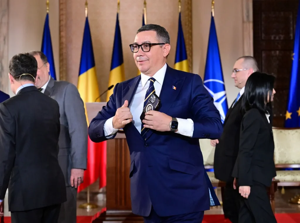 Victor Ponta, despre prezența sa în zborul privat spre Mykonos: Mă duc de o mie de ori, sunt un om liber şi independent / Se bat găştile între ele