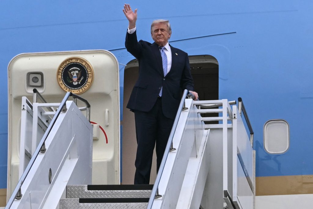 Trump a salutat „seara foarte bună” a extremei drepte din Germania, după victoria sa de duminică / ”Sunt în plină ascensiune şi nu se vor mai lăsa călcaţi în picioare!”
