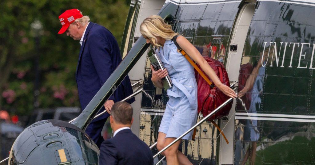 Fără precedent: Trump a dăruit 135.000 de dolari către trei tinere consiliere de la Casa Albă. Printre ele, controversata Natalie Harp