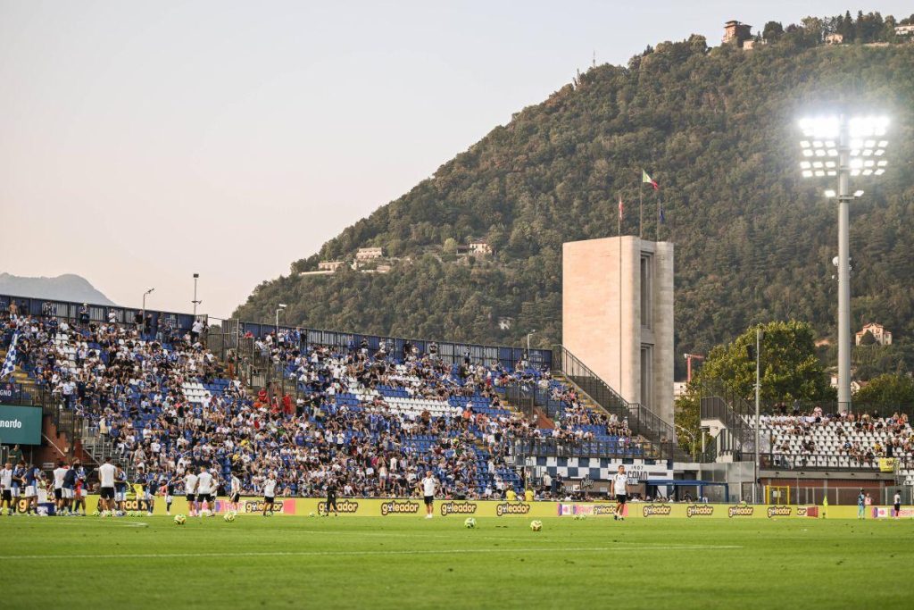 Conducerea clubului cedează locurile din lojă suporterilor în vârstă la debutul în Liga Campionilor