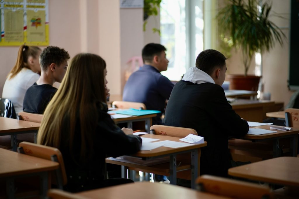 Mai puțin de 2 din 10 elevi de liceu fac suficientă mișcare, potrivit Institutului Național pentru Sănătate Publică /  A fost demarată o nouă campanie națională dedicată alimentației sănătoase și mișcării