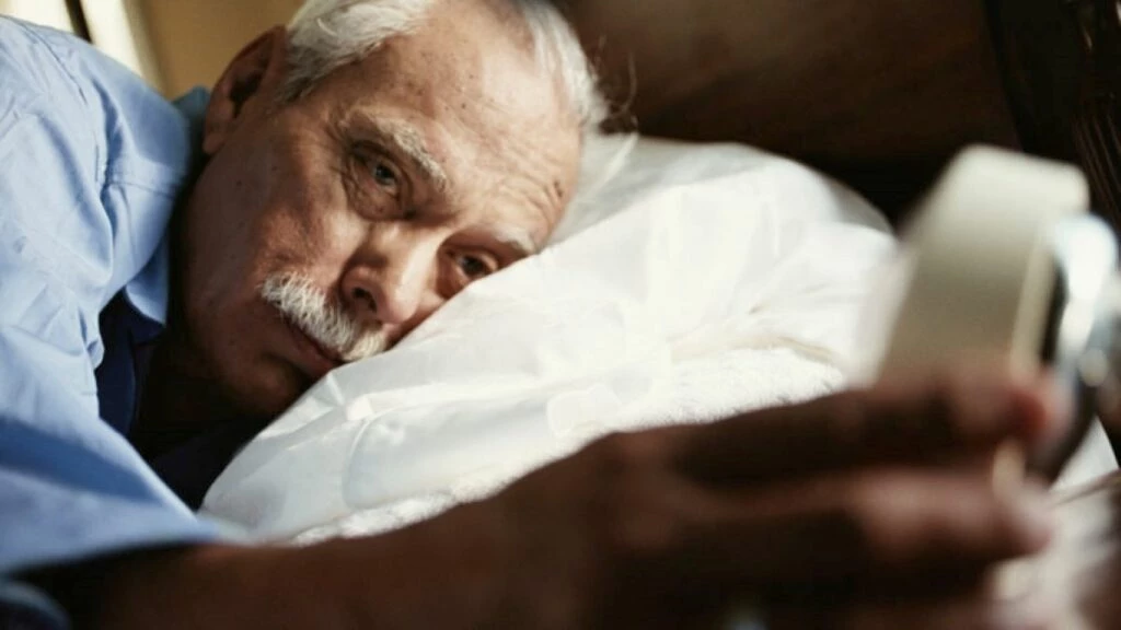 Acest semn apărut în timpul somnului poate indica un risc mai mare de deces după 80 de ani