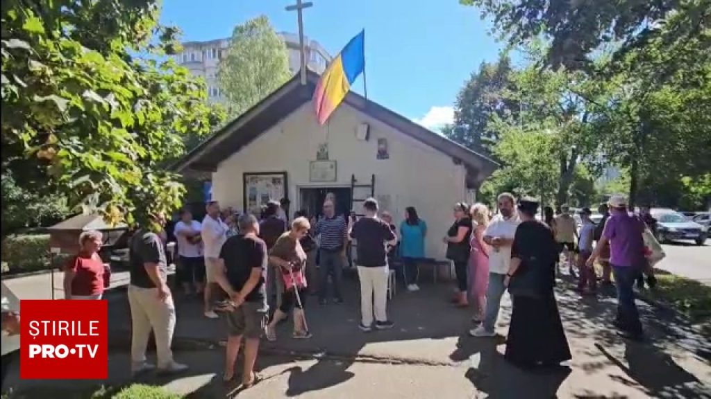 „Biserica de pe trotuar”, evacuată după ani de scandaluri și procese. Preotul a început să scoată icoanele și bunurile