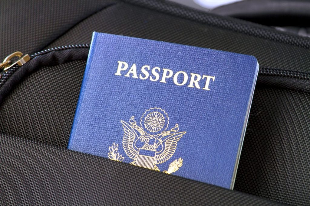 SUA reiau procesarea vizelor de imigrare pentru unguri și polonezi, dar nu și pentru români. Ordinul a venit de la Casa Albă