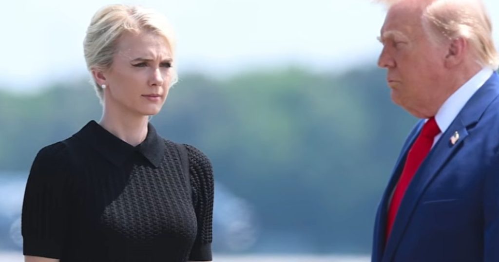 Cadouri de 45.000 de dolari din partea lui Donald Trump pentru trei femei din echipa sa. Casa Albă explică gestul președintelui