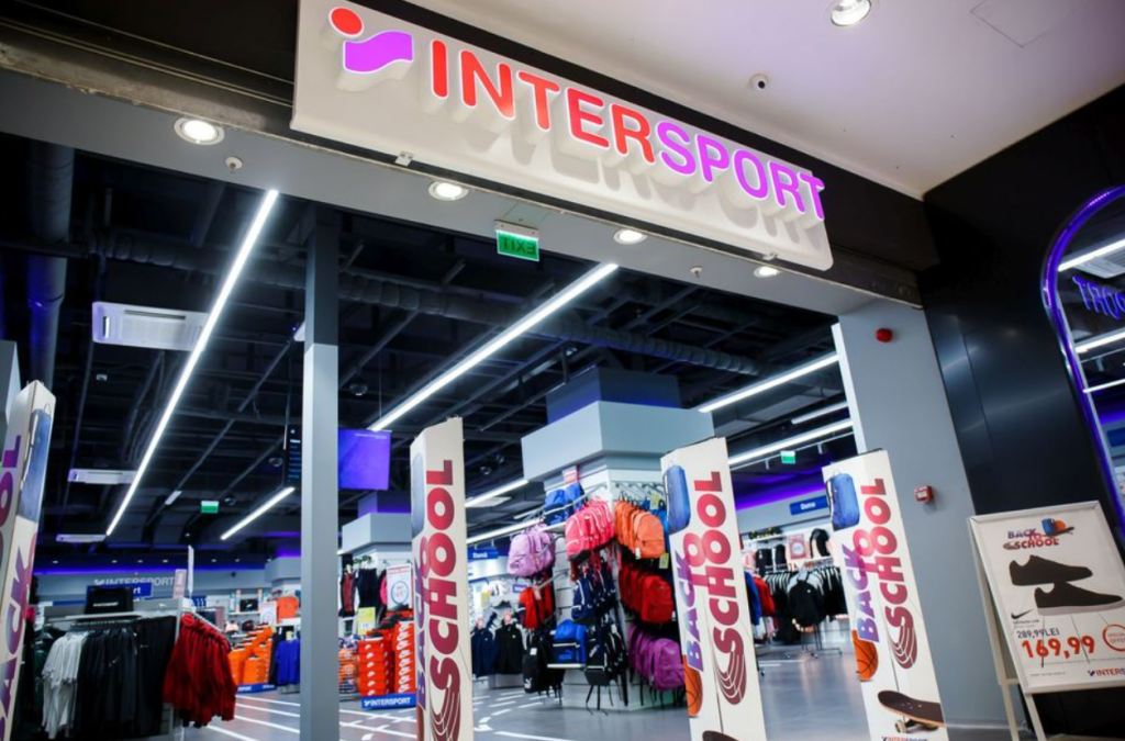 Magazine închise în România. Deținătorul francizelor Intersport și Foot Locker, lovit de mediul de piață „deosebit de dificil”. A închis 2 magazine și accelerează restructurarea