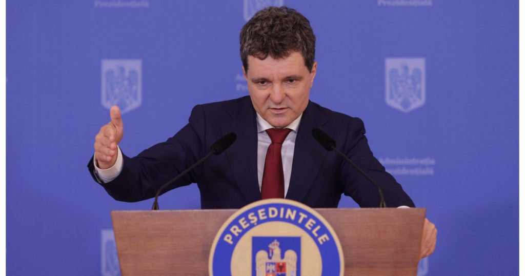 Aleșii locali care ocupă funcții la stat scapă de incompatibilitate. Nicușor Dan a promulgat legea