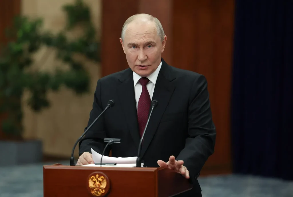 Putin și Trump au discutat despre posibilitatea unei întâlniri tripartite cu Xi Jinping, potrivit Kremlinului