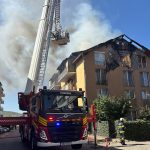 VIDEO Incendiu într-un bloc, mai multe apartamente au fost cuprinse de flăcări, în Florești
