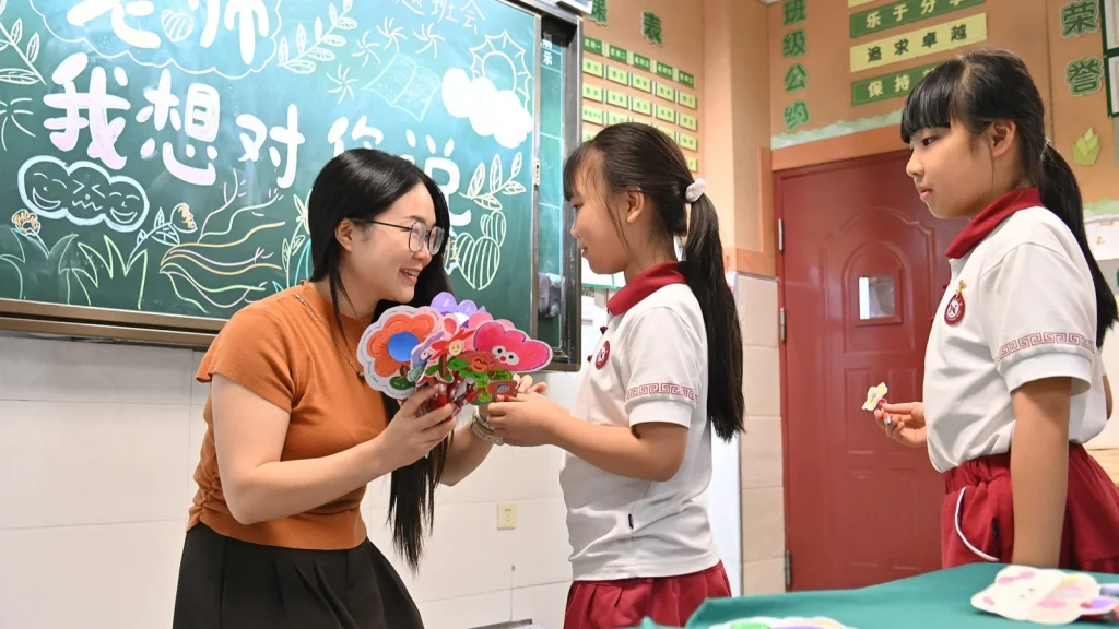 Xi Jinping a transmis un mesaj de felicitare cadrelor didactice