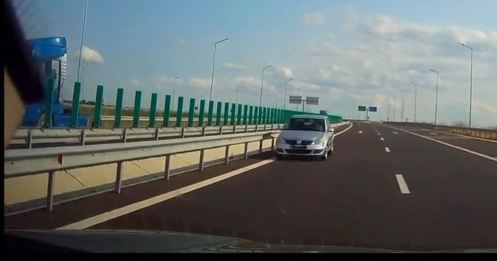 Haos pe A1: A mers zeci de kilometri pe contrasens, a provocat un accident și a fugit. Șoferul are 73 de ani