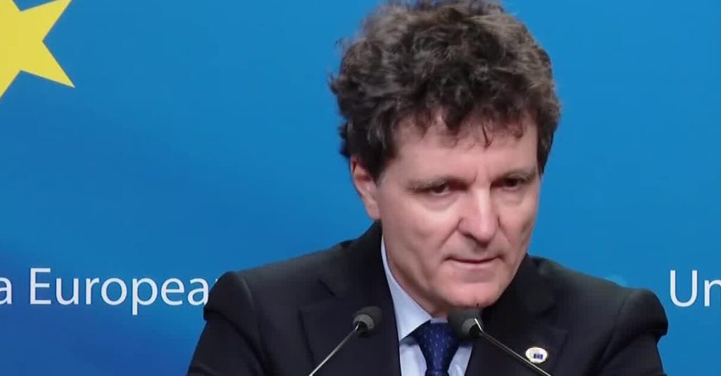 Nicușor Dan a promulgat legea care îi scapă pe consilierii locali și județeni de pierderea mandatelor