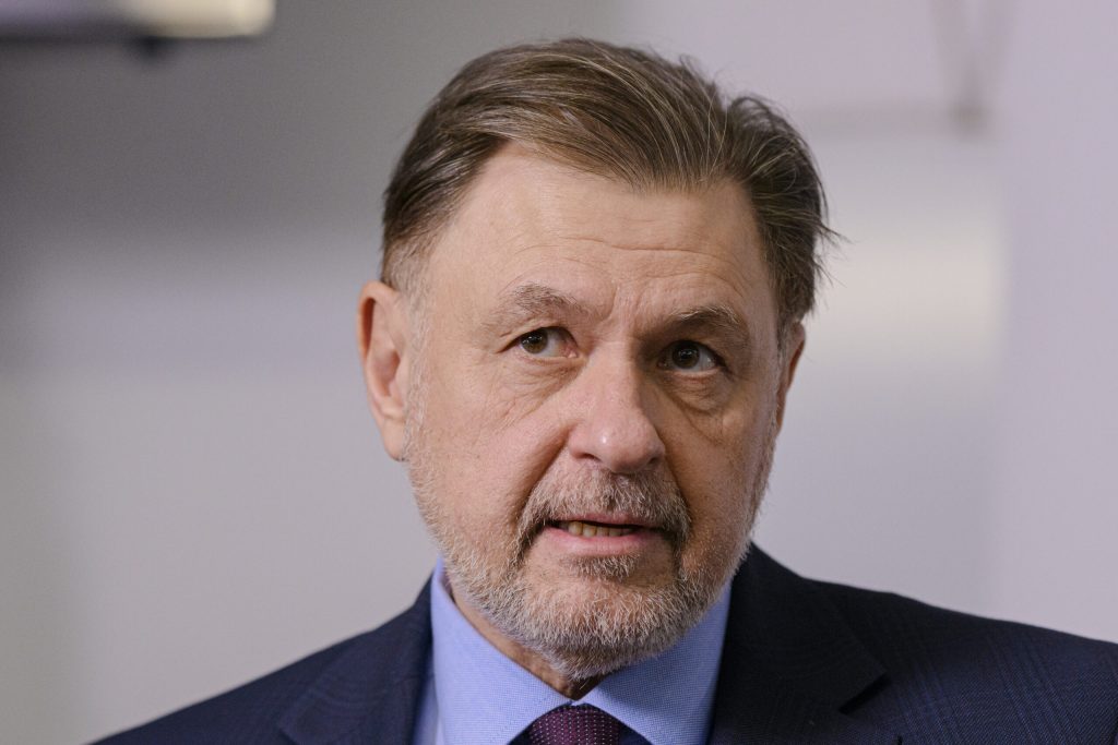 Un fost ministru al Sănătății critică Guvernul și spune că întârzie finanțarea unor tratamente: Toate riscă să nu mai fie la dispoziția pacienților