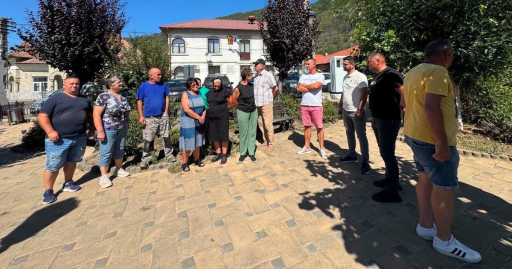 Un băiat de 13 ani ține sub teroare o comună din Vâlcea: a agresat sexual mai multe femei. Localnicii au protestat la primărie