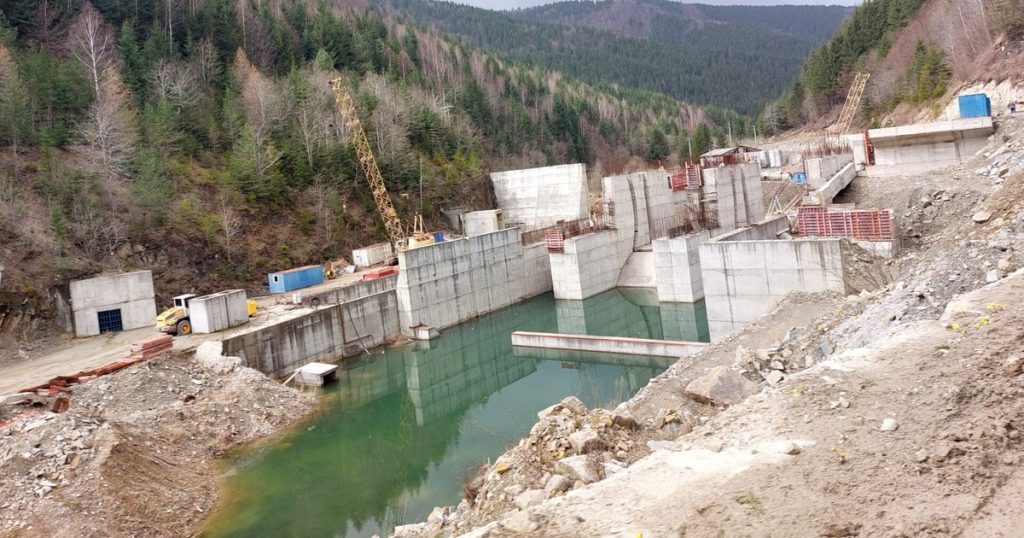 Preşedintele Nicuşor Dan a promulgat legea care permite continuarea construcţiei hidrocentralelor începute înainte de 2007