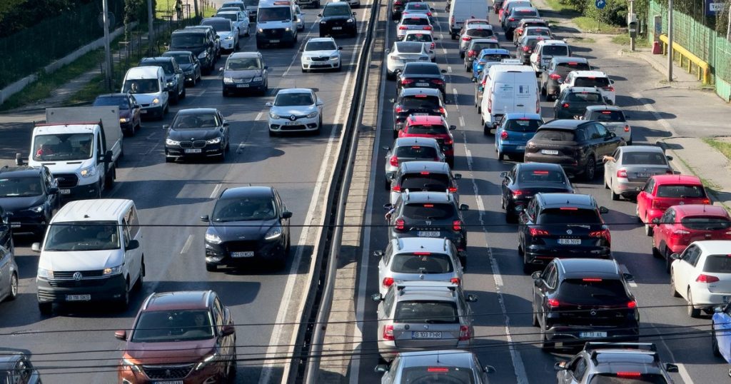 Românii pierd aproape 18 ore/lună pe drum spre serviciu. În București-Ilfov, timpul sare de 24 de ore